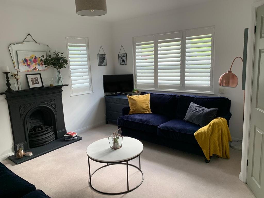 LIVINGROOMSHUTTERS010